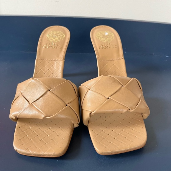 NWOT Vince Camuto braided heels - Picture 3 of 4